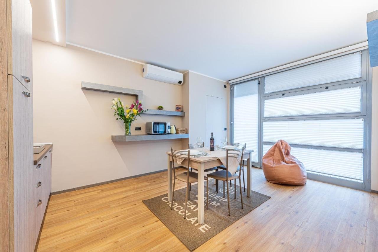 Room 176, Alba Town Екстериор снимка