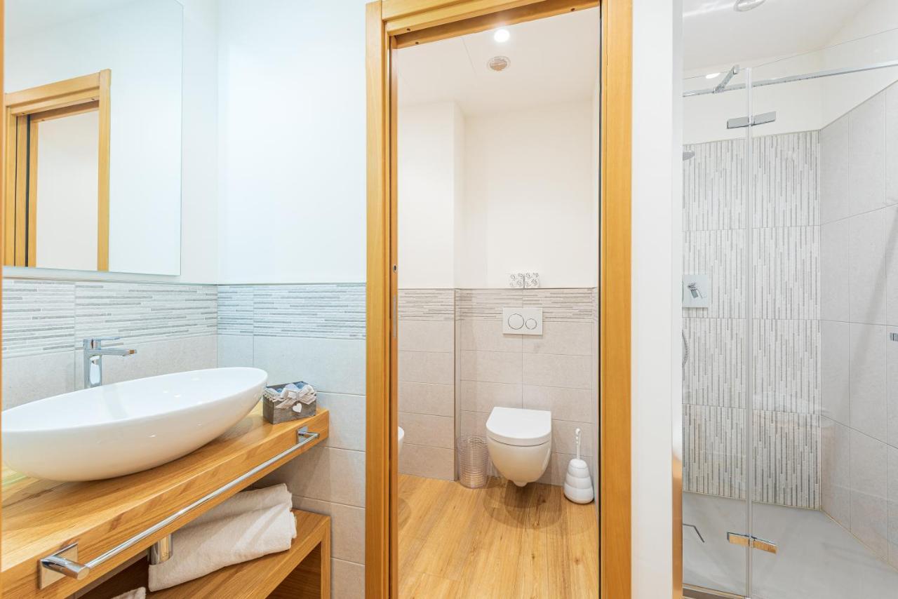 Room 176, Alba Town Екстериор снимка